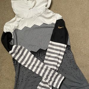 Nike Thermal/Fleece Lined Hooded Run Shirt